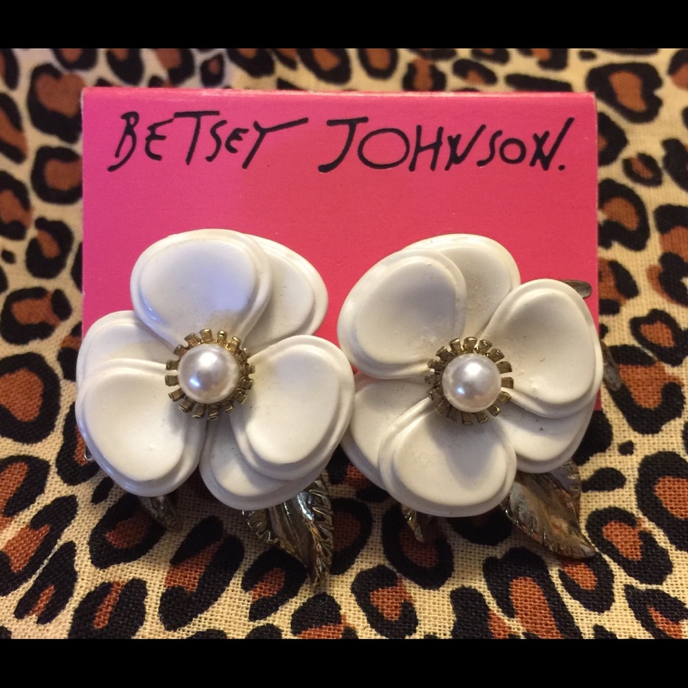 Betsey Johnson  flower earrings